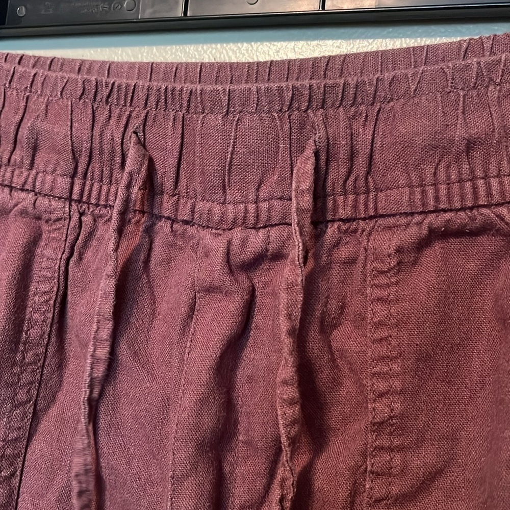 Gap linen/rayon pull on shorts women’s size XS, color is maroon - Picture 4 of 8
